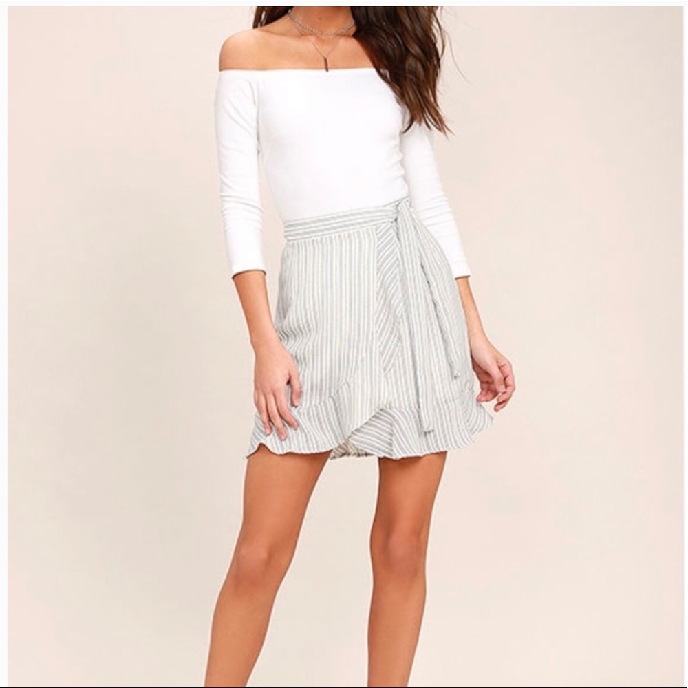 🎉🎉HP🎉🎉 Lulus wrap skirt
